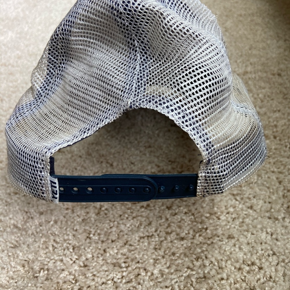 Yeti hat - Picture 2 of 3